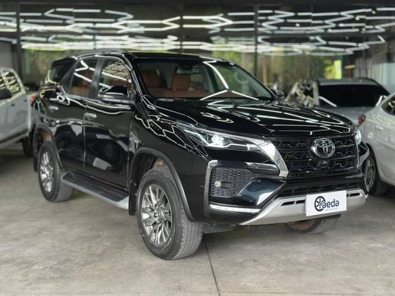 TOYOTA HILUX SW4 2.8 D-4D TURBO DIESEL SRX 7L 4X4 AUTOMÁTICO TOYOTA HILUX SW4 2.8 D-4D TURBO DIESEL SRX 7L 4X4 AUTOMÁTICO